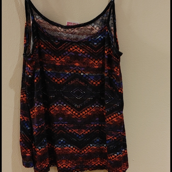 🆕 Colored Patterned Tank - Picture 4 of 6